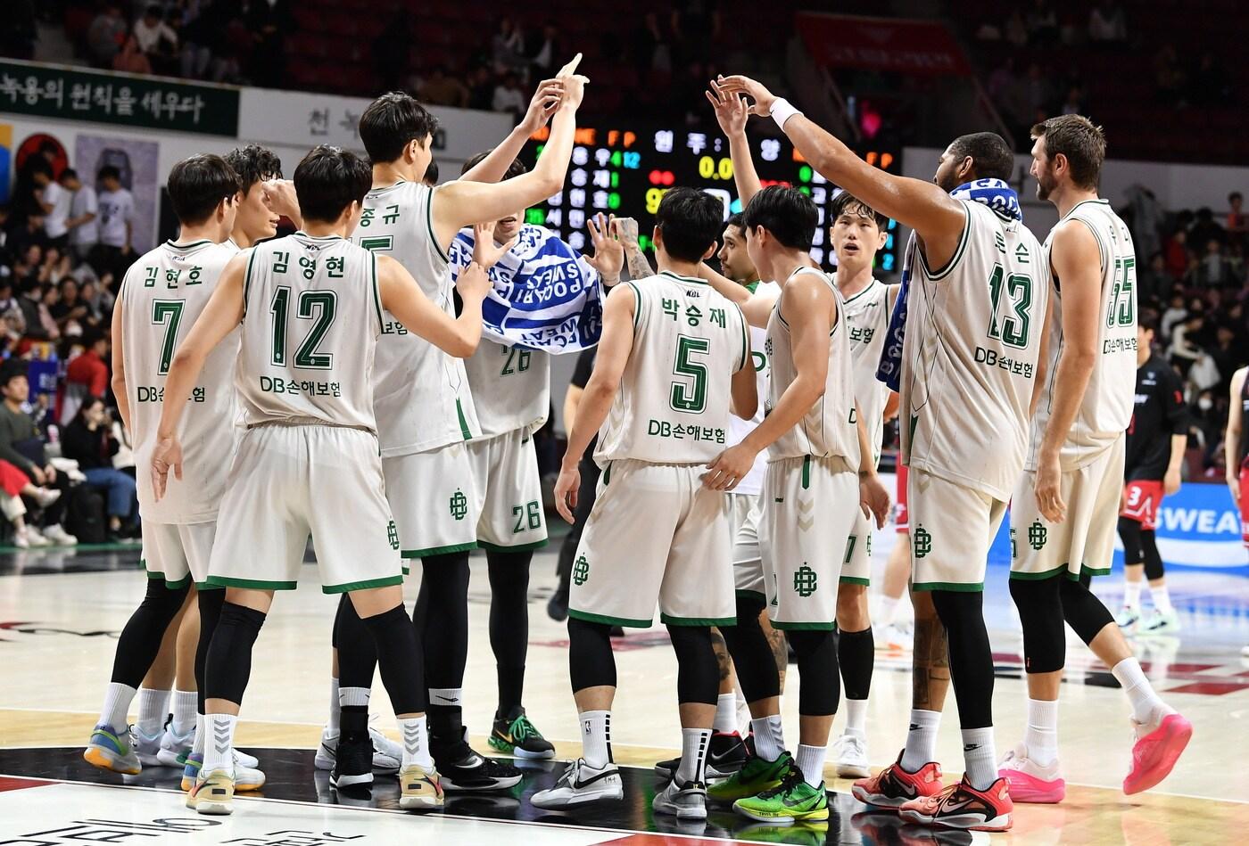 프로농구 원주 DB 선수단. &#40;KBL 제공&#41;