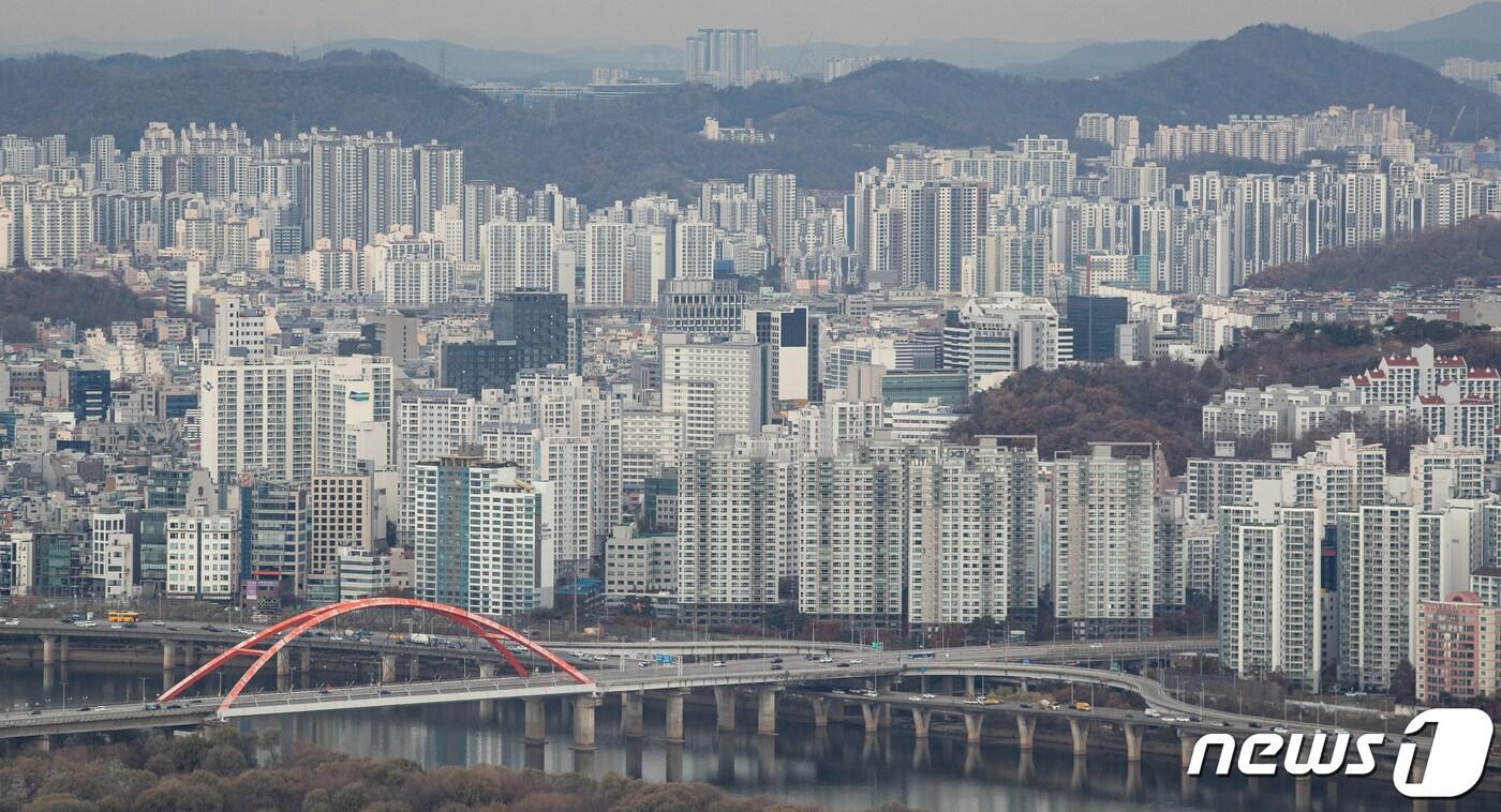 서울 여의도 63아트에서 바라본 도심 아파트 단지 모습.. 2023.11.29/뉴스1 ⓒ News1 유승관 기자