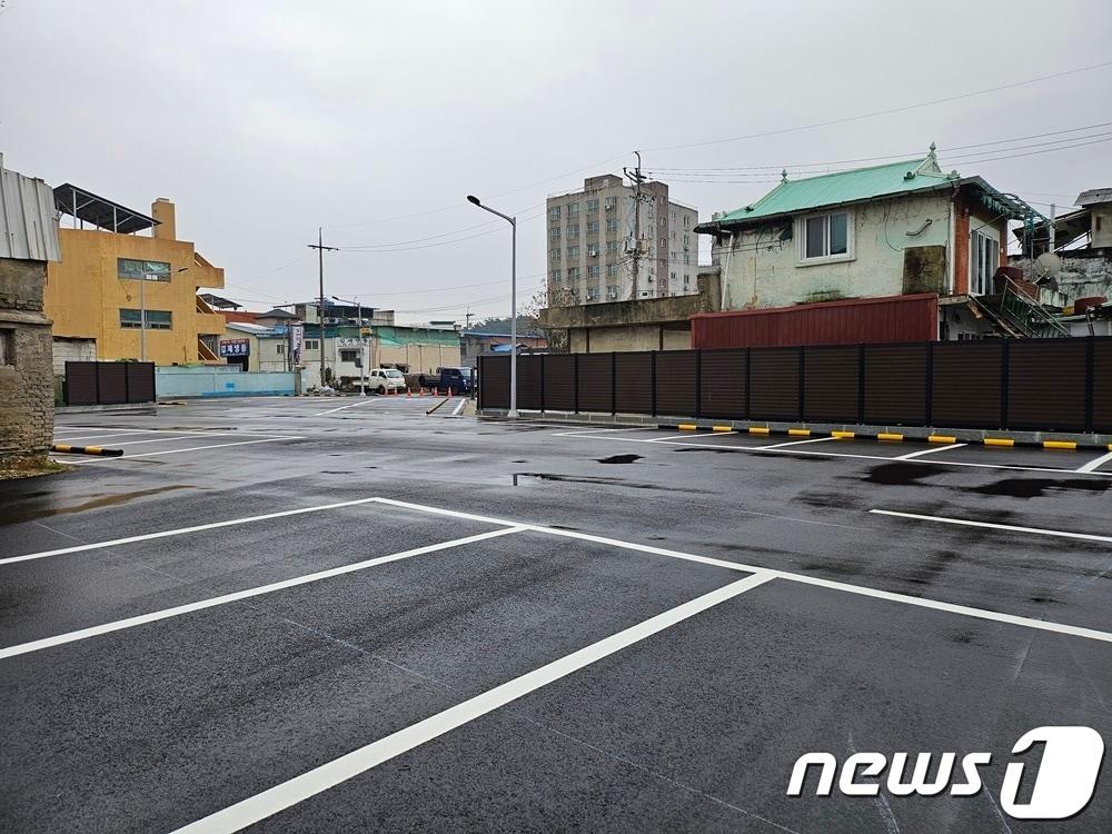 전북 김제시가 요촌동 문동마을에 37면 규모의 공영주차장을 조성했다.&#40;김제시 제공&#41; 2023.11.29/뉴스1