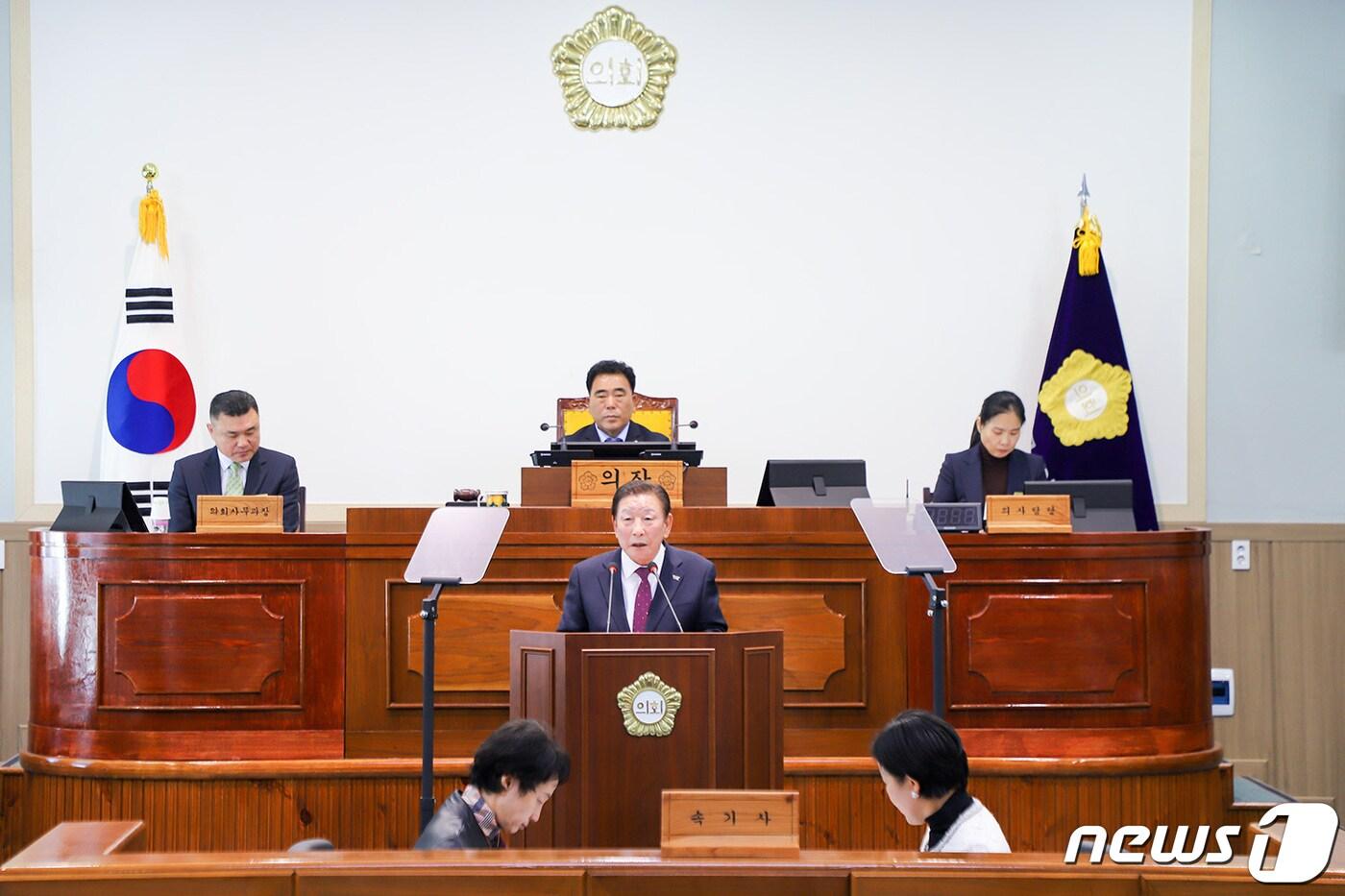 지난 20일 조근제 함안군수가 함안군의회에서 시정연설을 하고 있다.&#40;함안군 제공&#41;