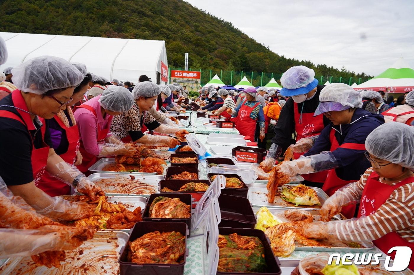 해남미남축제기간에 열린 515김치비빔행사 &#40;해남군 제공&#41;/뉴스1 