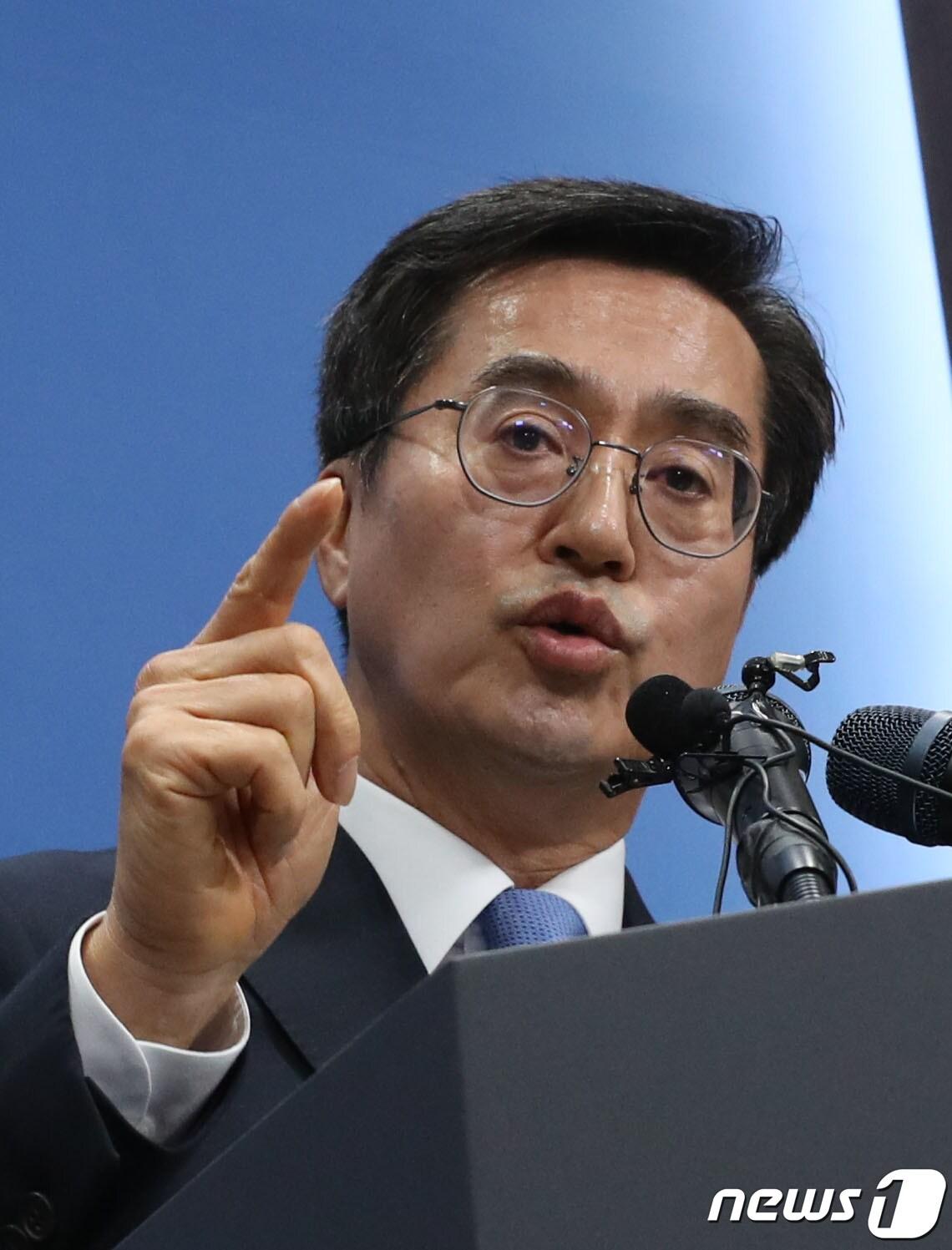 김동연 경기도지사가 지난해 11월6일 오전 경기 수원시 영통구 경기도청 브리핑룸에서 열린 &#39;2024년도 본예산 관련 기자회견&#39;에서 김포시의 서울편입 관련한 취재진의 질문에 답하고 있다. 2023.11.6/뉴스1 ⓒ News1 김영운 기자