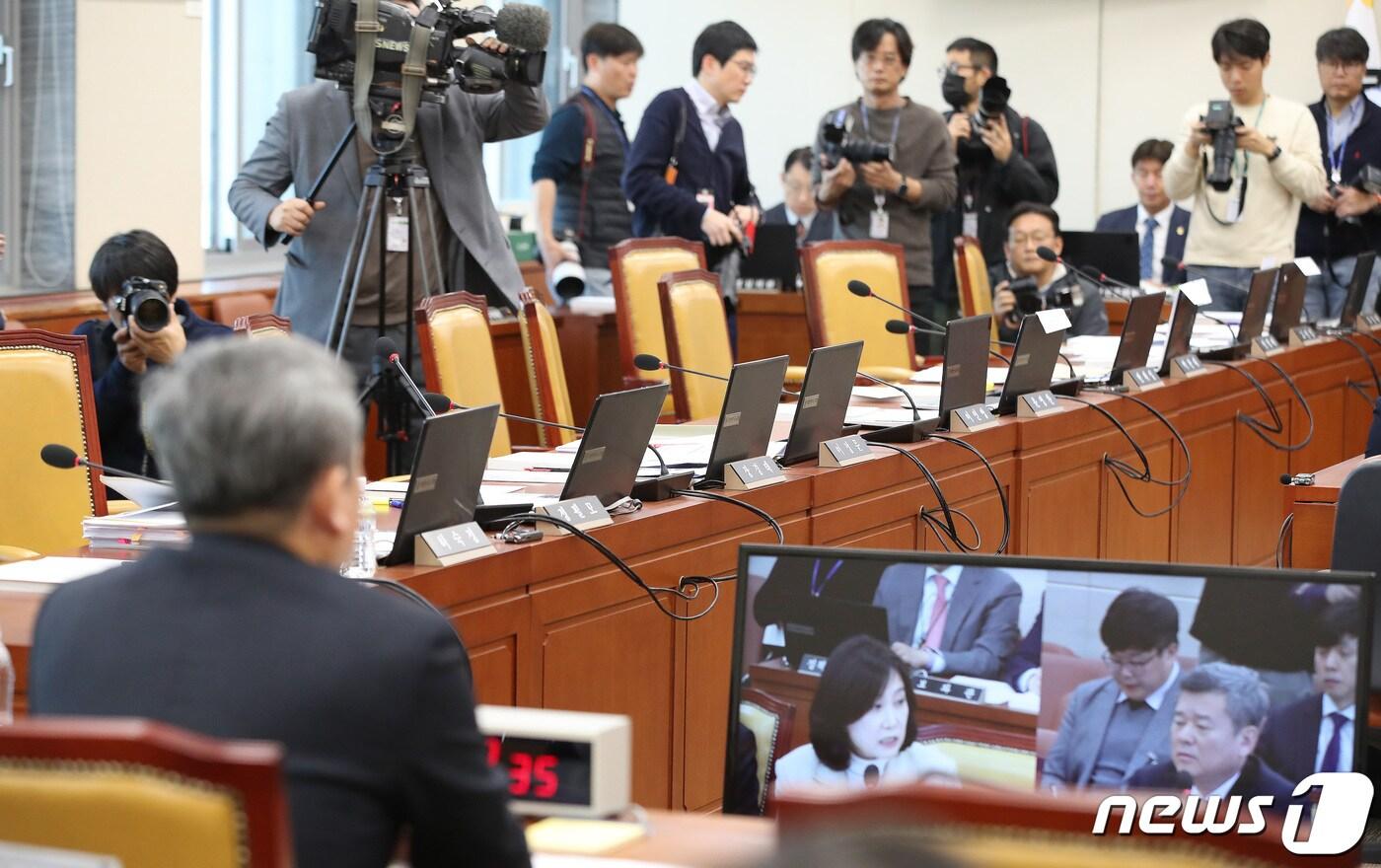 박민 한국방송공사&#40;KBS&#41; 사장 후보자가 7일 오전 서울 여의도 국회 과학기술정보방송통신위원회에서 열린 인사청문회에서 의원들의 질의에 답하고 있다. 이날 민주당 의원들은 장제원 위원장의 회의 진행 방식에 항의하며 퇴장했다. 2023.11.7/뉴스1 ⓒ News1 임세영 기자