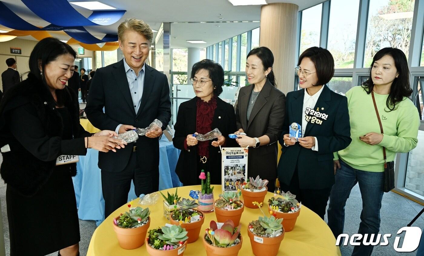 광주시 서구가 7일 서빛마루 문화예술회관에서 142개 마을공동체의 1년 성과를 공유하는 &#39;이락&#40;里樂&#41; 페스티벌&#39;을 개최했다. &#40;서구청 제공&#41;2023.11.7/뉴스1 