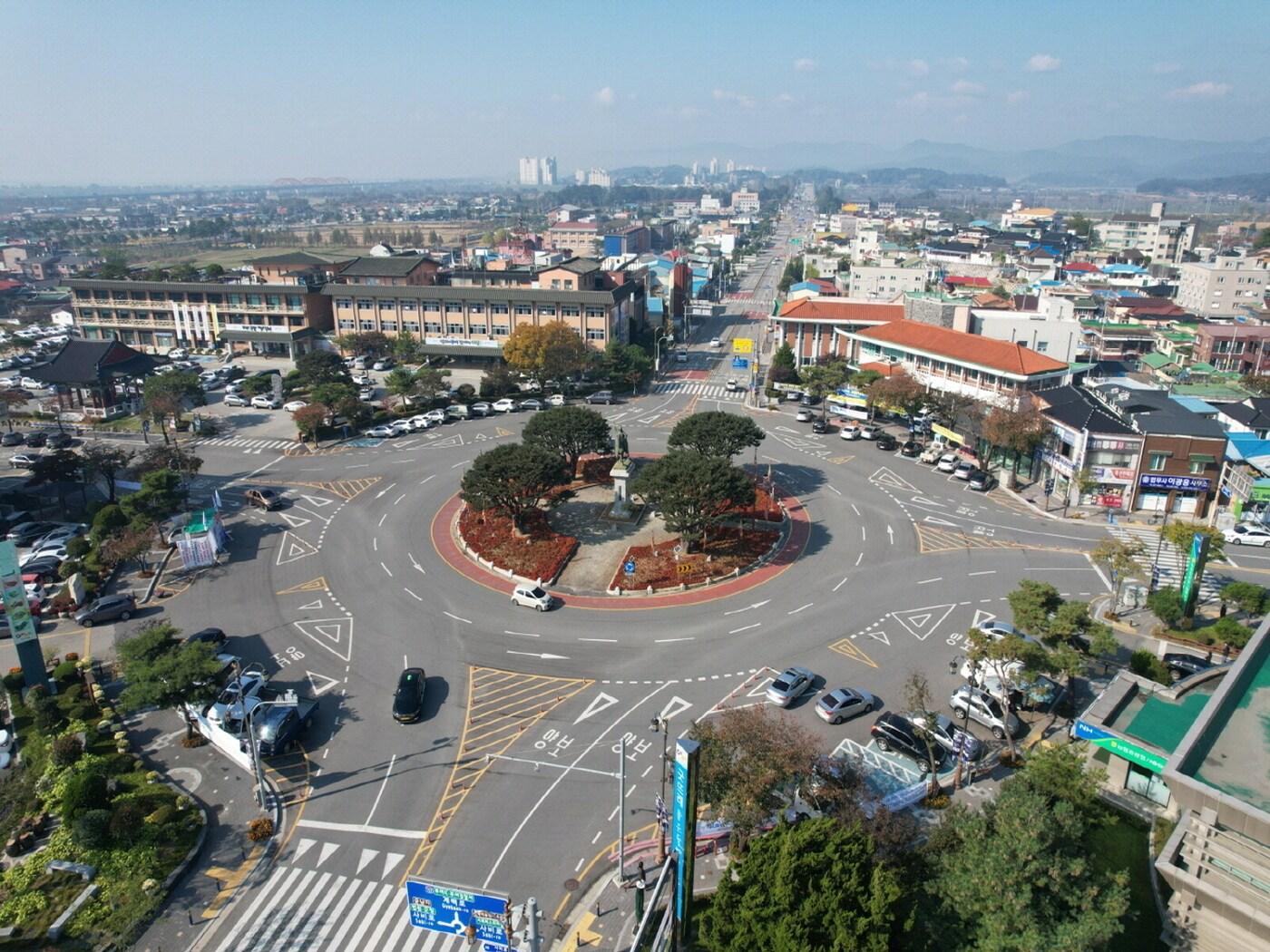 계백장군 동상 로터리를 중심으로 한 부여읍 시가지.&#40;부여군 제공&#41;/뉴스1 