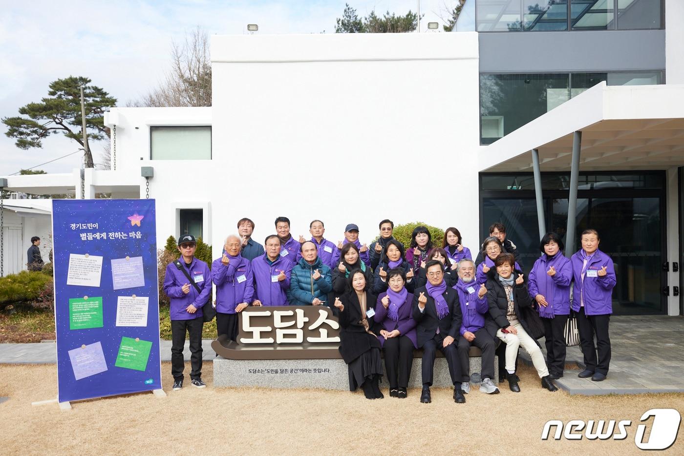 김동연 경기도지사가 10·29 이태원 참사 유가족 만나 참사 책임 소재를 밝히기 위한 ‘진상규명을 위한 특별법’ 통과 지지 의사를 밝혔다.&#40;경기도 제공&#41;