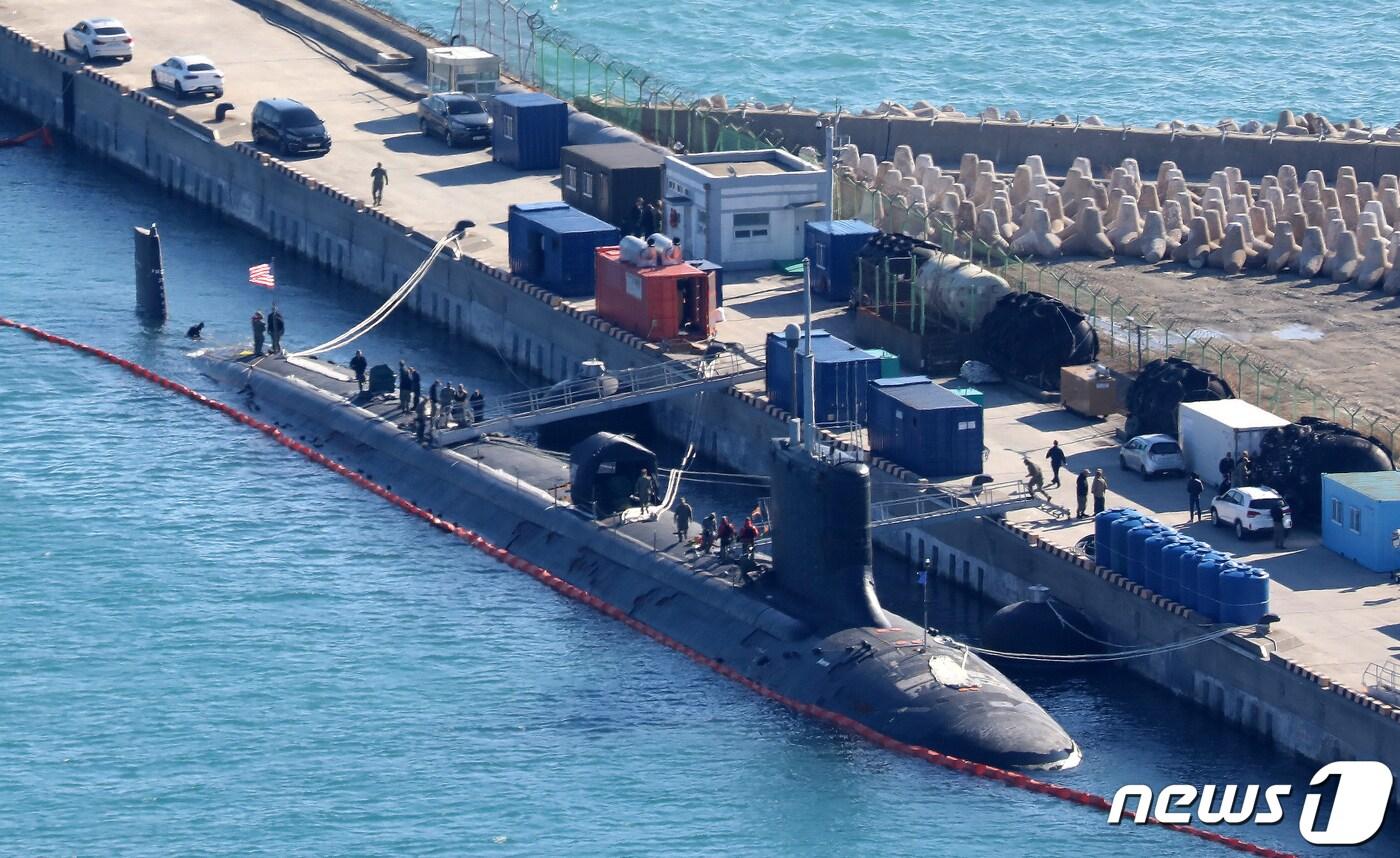 미국 해군 버지니아급 핵잠수함 &#39;미주리함&#39;&#40;SSN-780&#41;이 17일 부산 남구 해군작전사령부 부산작전기지에 입항해 있다. 2023.12.17/뉴스1 ⓒ News1 윤일지 기자