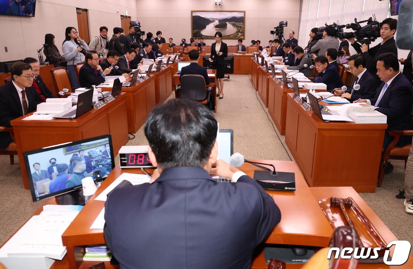 송미령 농림축산식품부 장관 후보자가 18일 서울 여의도 국회에서 열린 인사청문회에서 모두 발언을 하고 있다. 2023.12.18/뉴스1 ⓒ News1 송원영 기자