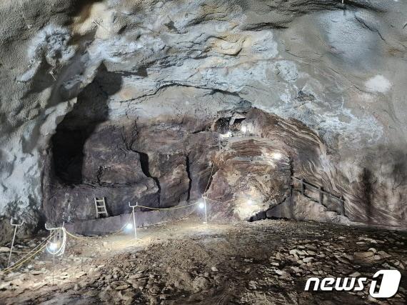 강원도 영월에 있는 &#39;분덕재동굴&#39; 입구. 문화재청 제공. ⓒ News1 김일창 기자