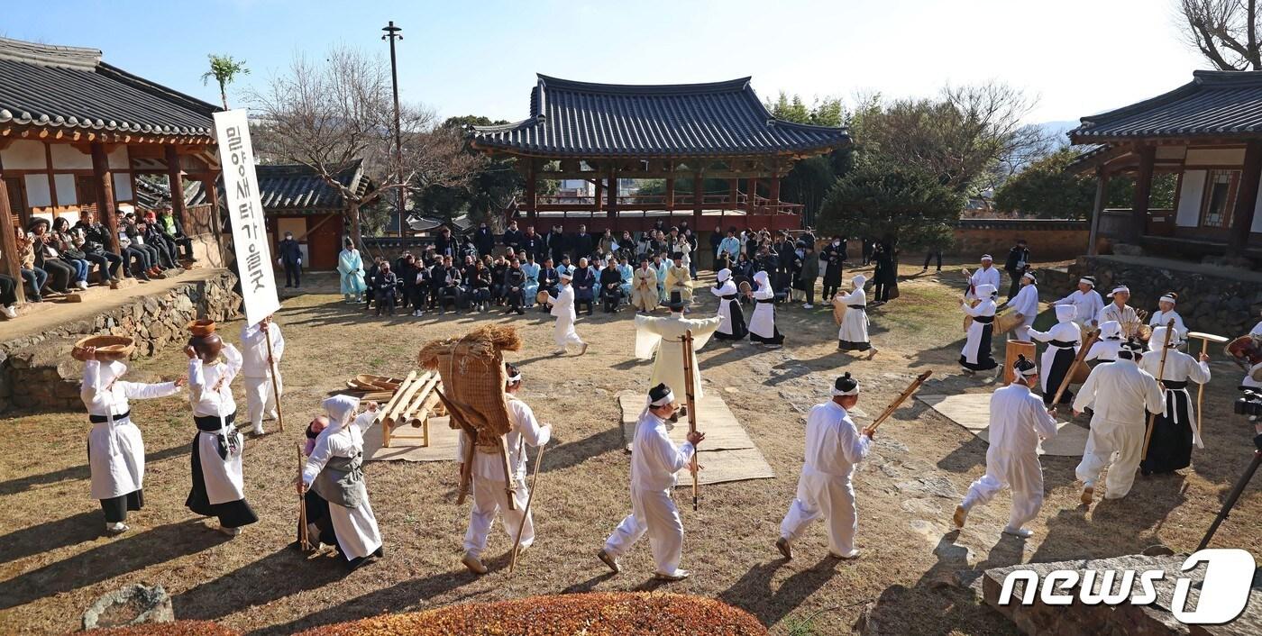 경남 밀양시 밀양향교에서 진행한 밀양새터가을굿놀이&#40;문화체육관광부 제공&#41; 2023.12.21/뉴스1