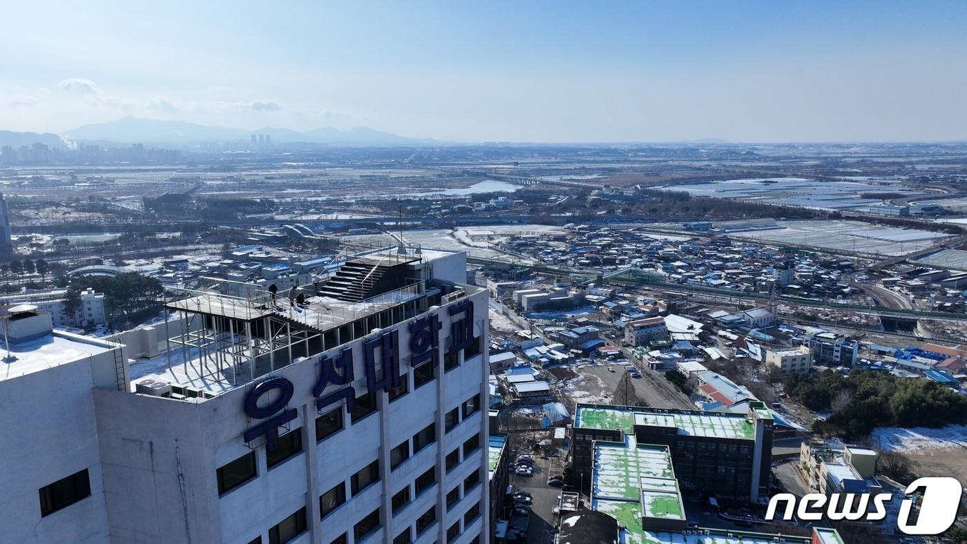 전북 완주군은 우석대학교 대학본부 옥상에 &#39;문화역사전망대&#39;를 조성했다고 22일 밝혔다.&#40;완주군 제공&#41;2023.12.22/뉴스1