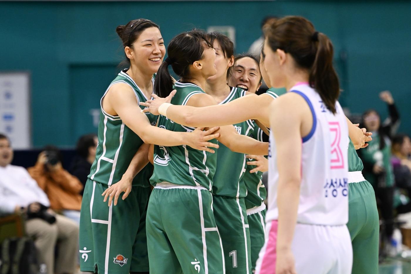 하나원큐가 3일 삼성생명을 꺾었다.&#40;WKBL 제공&#41;