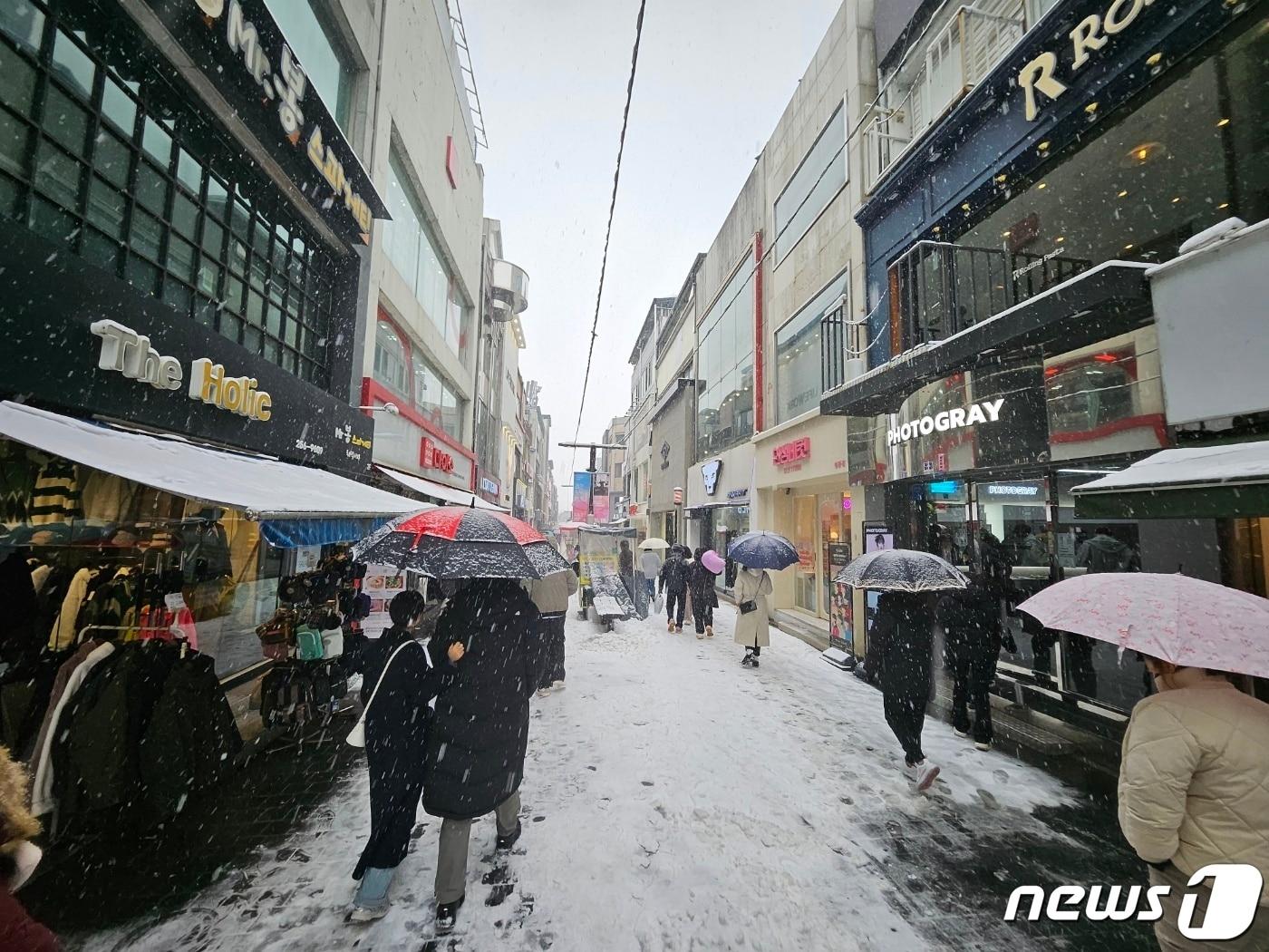 지난 30일 대설특보 발효 당시 강원 춘천시내.뉴스1 한귀섭 기자