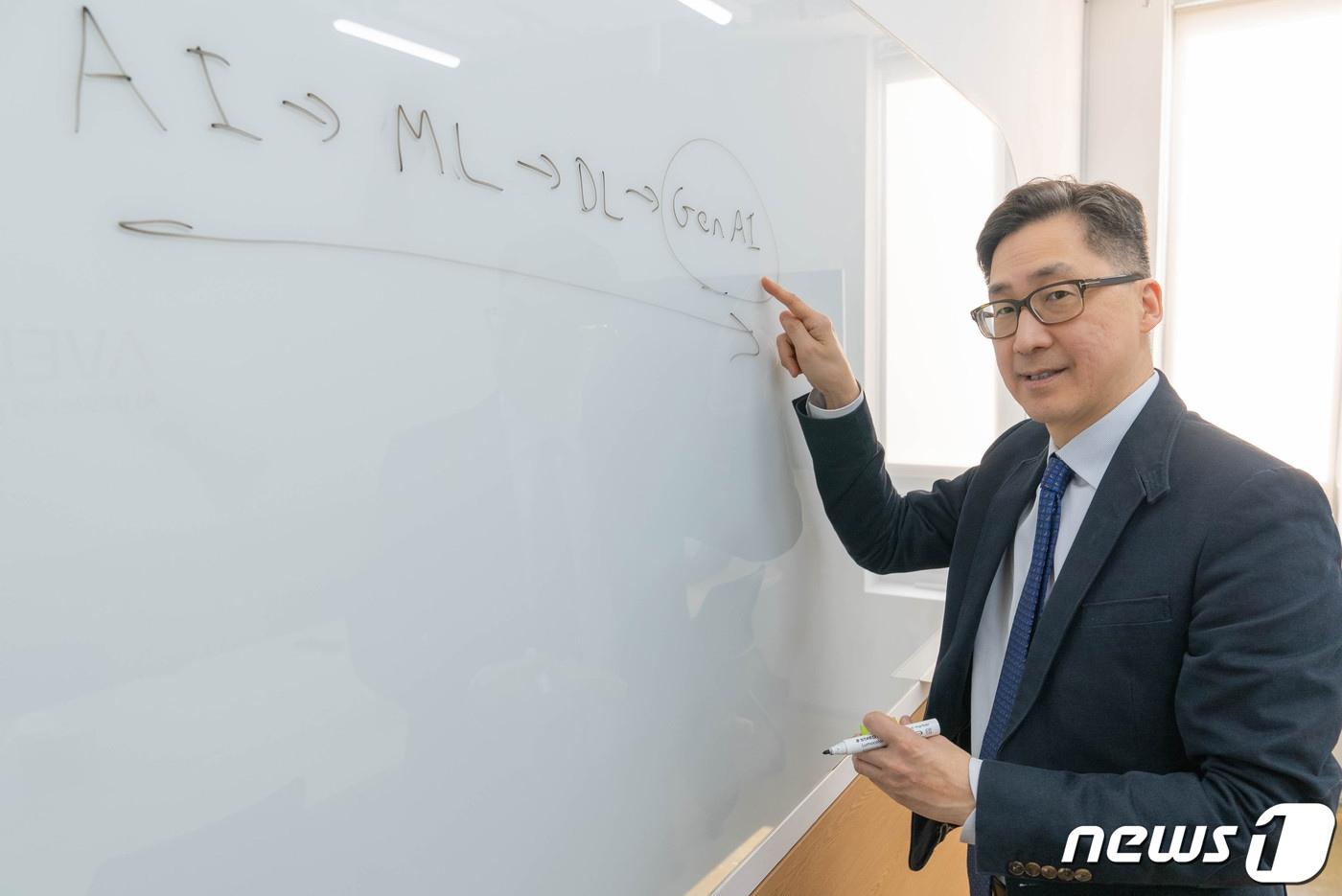 데이비드 류 마이크로소프트 글로벌 최고의학책임자&#40;CMO&#41;가 헬스에쿼티컨소시엄 등에 대해 소개하고 있다.2023.11.29/뉴스1 ⓒ News1 황진중 기자