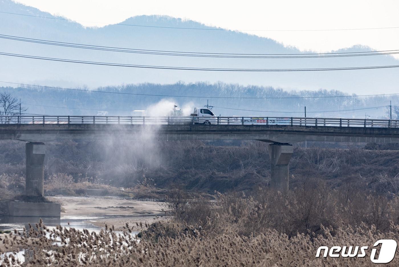 조류인플루엔자&#40;AI&#41; 관련 방역하는 모습 2023.12.5/뉴스1 ⓒ News1 