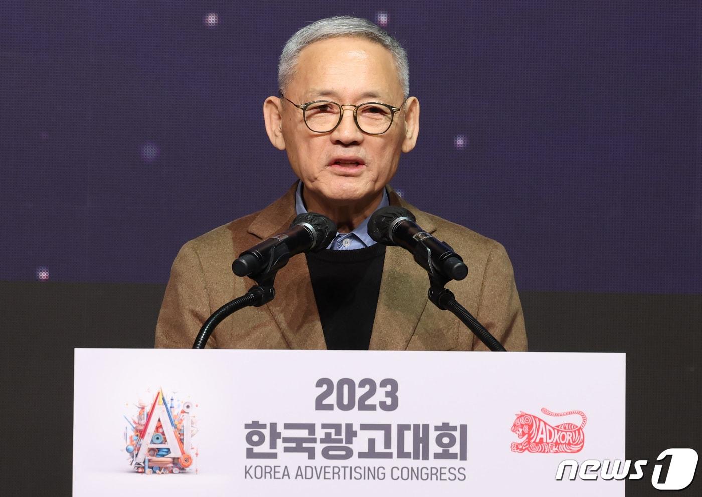 유인촌 문화체육관광부 장관이 5일 오후 서울 중구 더플라자호텔에서 열린 2023 한국광고대회에서 축사를 하고 있다. 2023.12.5/뉴스1 ⓒ News1 김민지 기자