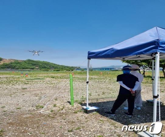 1일 충북 충주시는 2023년 농업용 드론 자격증 취득반을 운영한다고 밝혔다. 사진은 교육 모습.&#40;충주시 제공&#41;2023.2.1/뉴스1