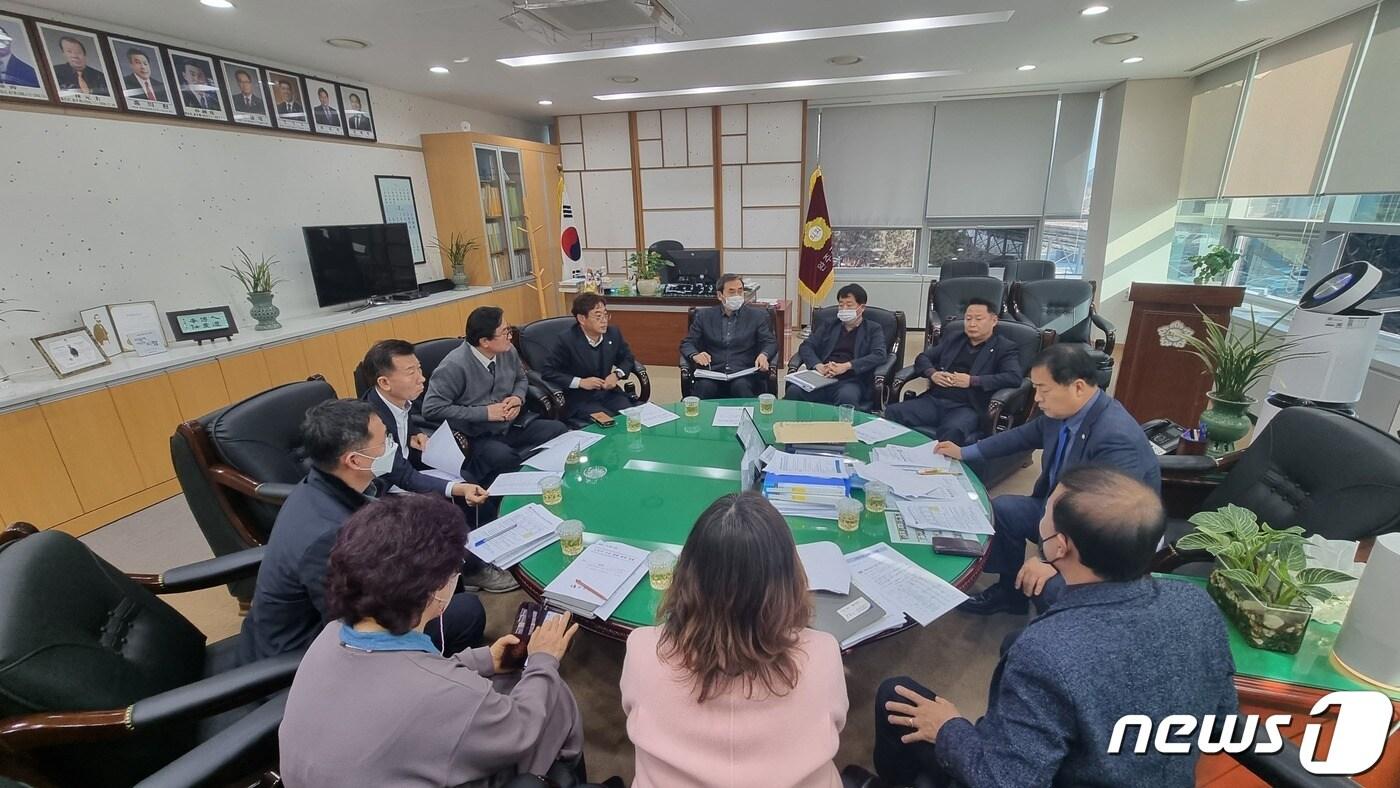 전북 완주군의회는 1일 난방비 급등에 따른 대책 마련을 위한 간담회를 가졌다.&#40;완주군의회 제공&#41;2023.2.1/뉴스1