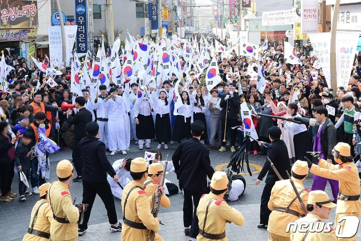 부산 동래구 ‘동래 3.1독립만세운동’ 재현 행사 진행 모습.&#40;동래구 제공&#41;