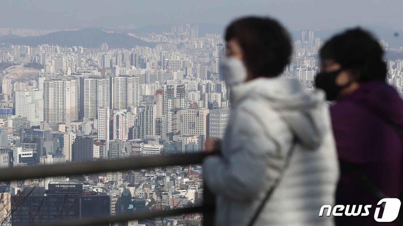 사진은 이날 오후 남산타워에서 바라본 아파트 단지 모습. 2023.2.24/뉴스1 ⓒ News1 김민지 기자