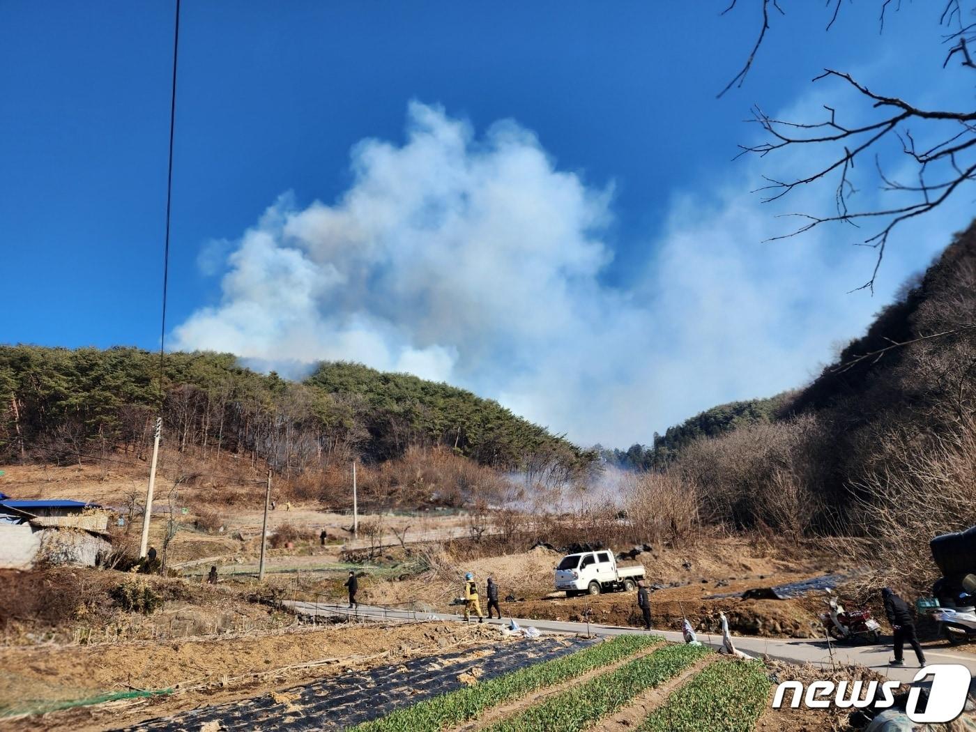 26일 오후 2시40분께 전북 임실 강진면의 한 야산에서 불이 났다.&#40;전북소방본부 제공&#41;2023.2.26./뉴스1