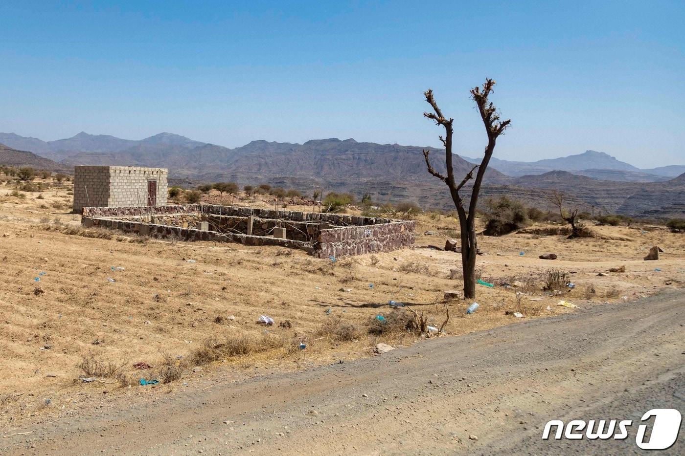 24일&#40;현지시간&#41; 예멘 남부 도시 타이즈 외곽 지역이 무분별한 벌목으로 인해 민둥산으로 변한 모습이다. 2023.02.24. ⓒ AFP=뉴스1 ⓒ News1 김성식 기자
