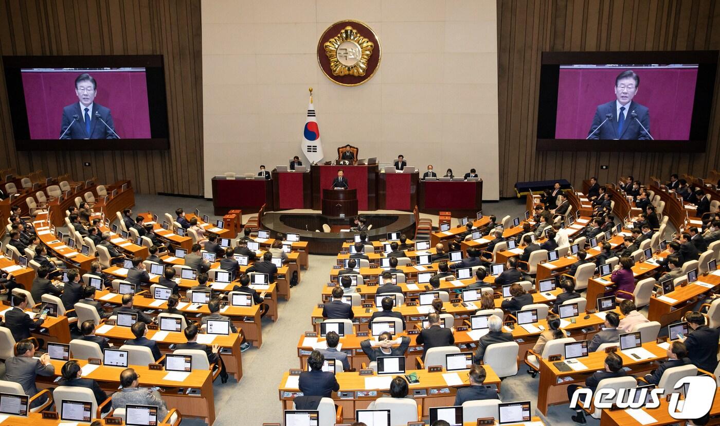 이재명 더불어민주당 대표가 지난달 27일 서울 여의도 국회에서 열린 제403회 국회&#40;임시회&#41; 제8차 본회의에서 자신에 대한 체포동의안 관련 신상 발언을 하고 있다. 2023.2.27/뉴스1 ⓒ News1 유승관 기자