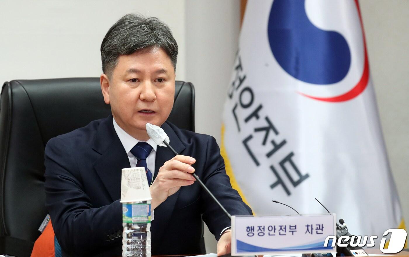 한창섭 행정안전부 차관이 지난 7일 서울 종로구 세종대로 정부서울청사에서 화상으로 열린 지방공공요금안전관리 회의에서 모두 발언을 하고 있다. ⓒ News1 