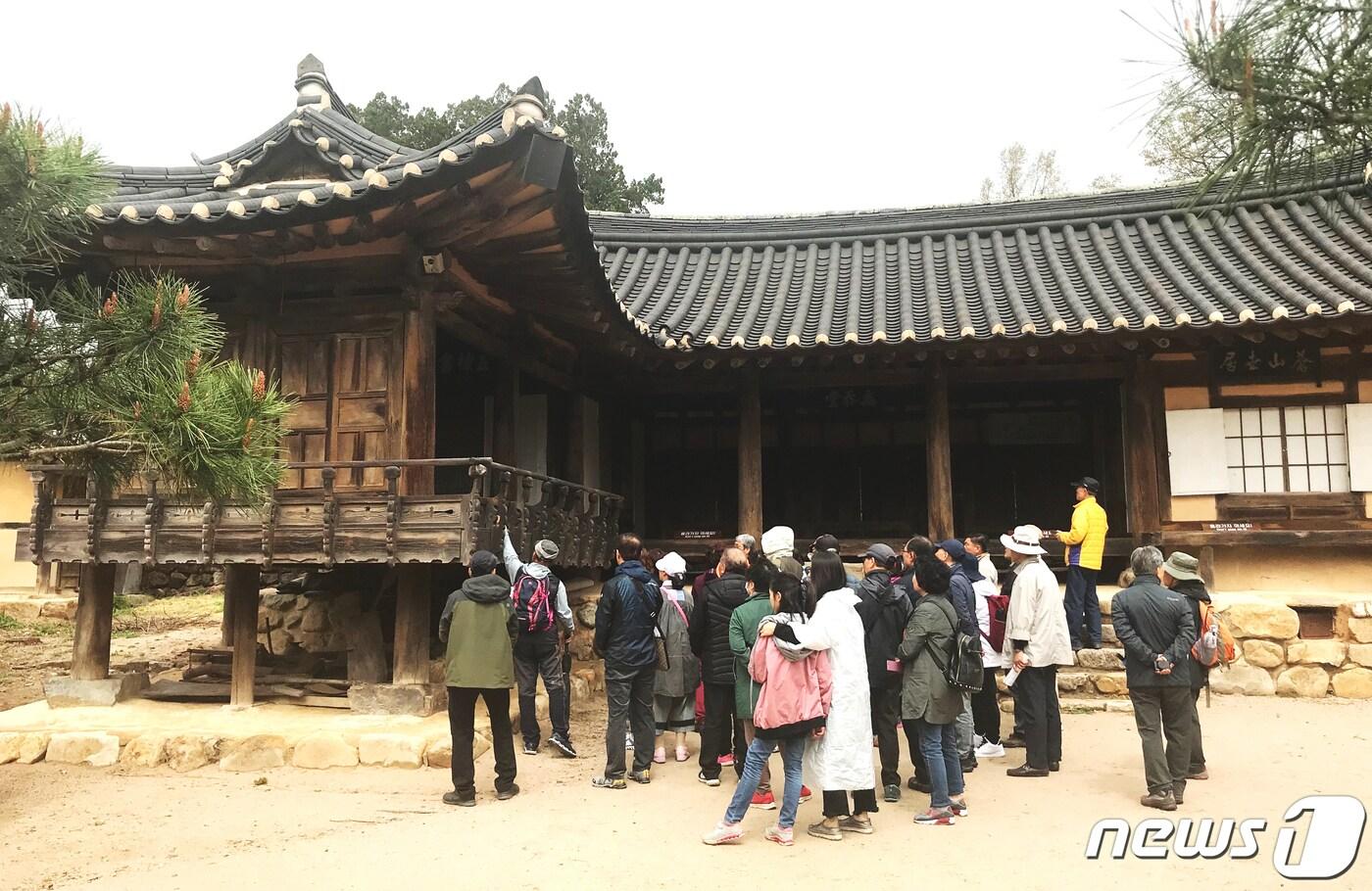 광주 역사민속박물관대학 수강생 문화유적 답사 자료사진.&#40;광주시 제공&#41;/뉴스1 