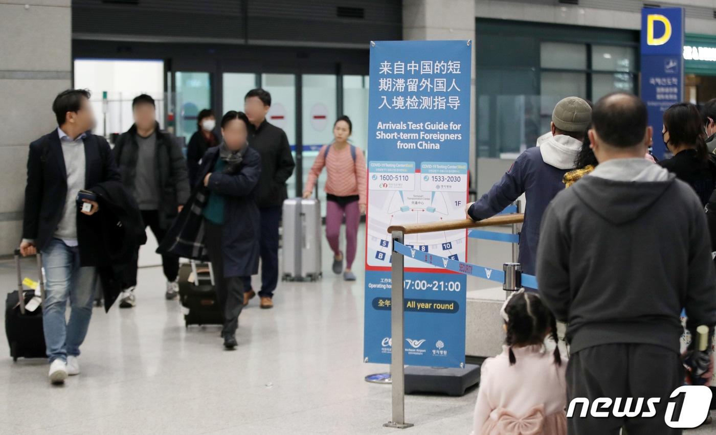 인천국제공항에서 중국발 입국자들이 입국을 하고 있다.  2023.3.12/뉴스1 ⓒ News1 박세연 기자