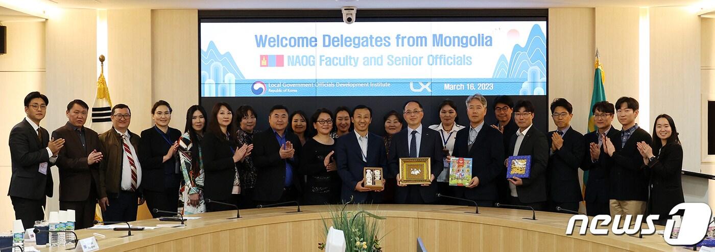 LX한국국토정보공사는 몽골 공무원 대표단이 LX를 방문했다고 17일 밝혔다.&#40;LX제공&#41;2023.3.17/뉴스1