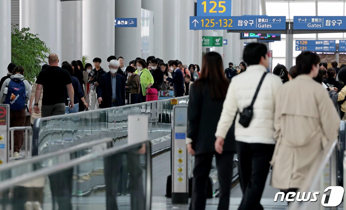 여행객으로 붐비는 인천국제공항 탑승동.&#40;뉴스1 자료사진&#41;ⓒ News1 장수영 기자