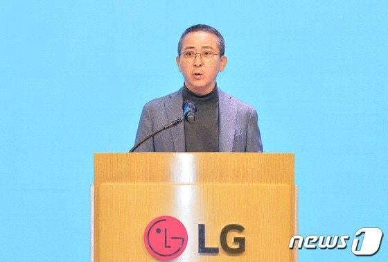 권영수 LG에너지솔루션 부회장이 24일 열린 정기주주총회에서 인사말을 하고 있다.&#40;LG에너지솔루션 제공&#41; ⓒ News1