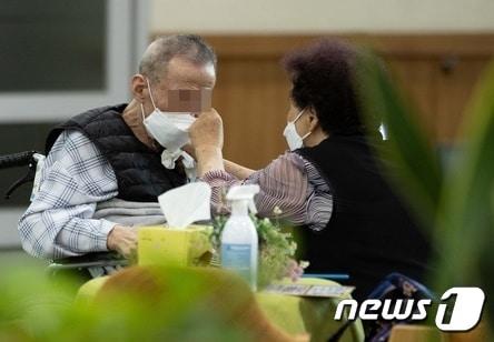 보건복지부가 노인 의료·돌봄 통합지원 시범사업을 수행할 지자체로 충청권 4곳을 비롯한 전국 12곳을 선정했다. &#40;사진은 기사 내용과 무관함&#41; ⓒNews1 DB