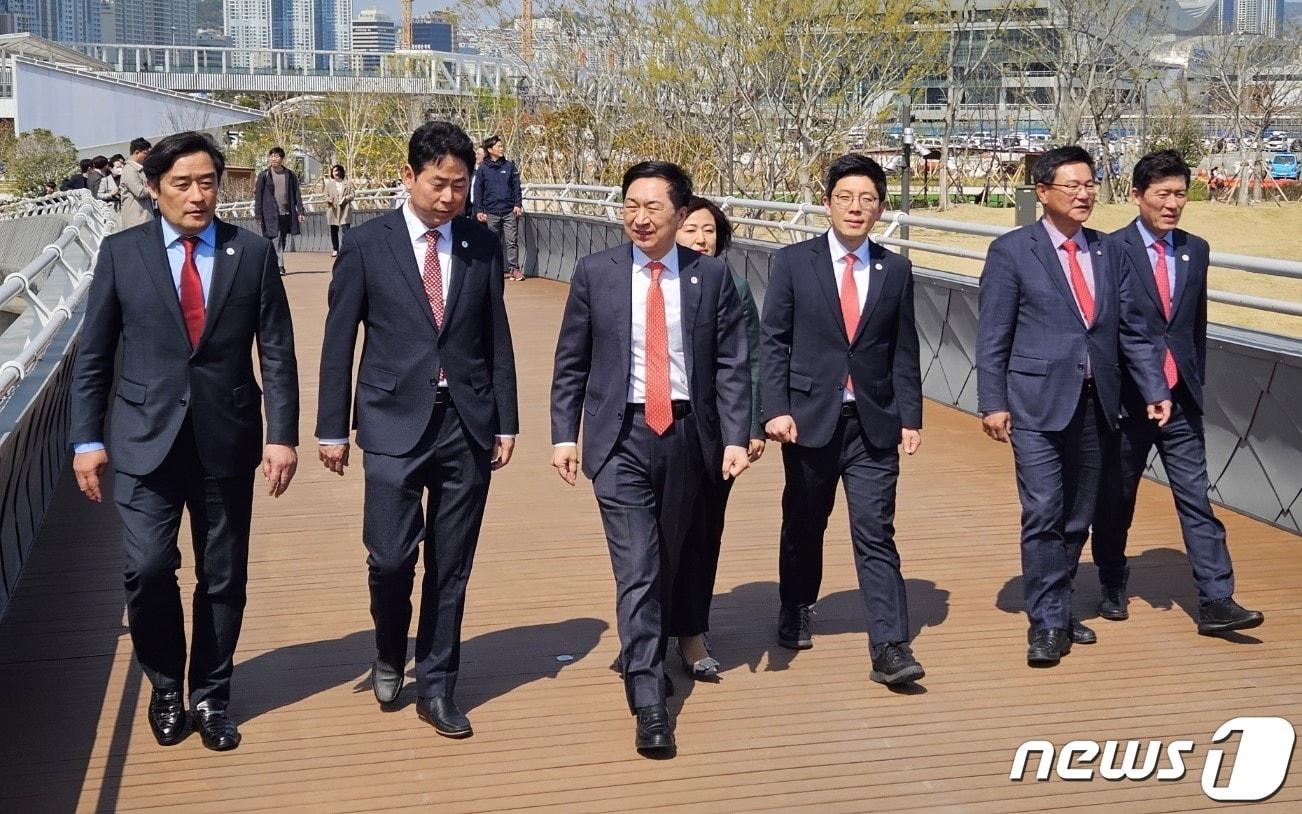 김기현 국민의힘 대표를 비롯한 의원들이 2030부산세계박람회 개최 예정지인 부산항 국제여객터미널을 찾았다.2023.3.31/뉴스1 ⓒ News1 강승우 기자