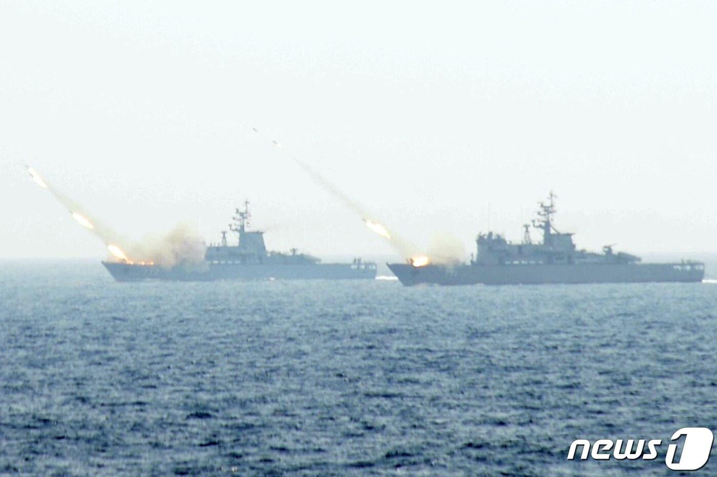 2016년 코코제도에서 미얀마 군함들이 군사훈련을 벌이는 모습. &lt;자료사진&gt; ⓒ AFP=뉴스1