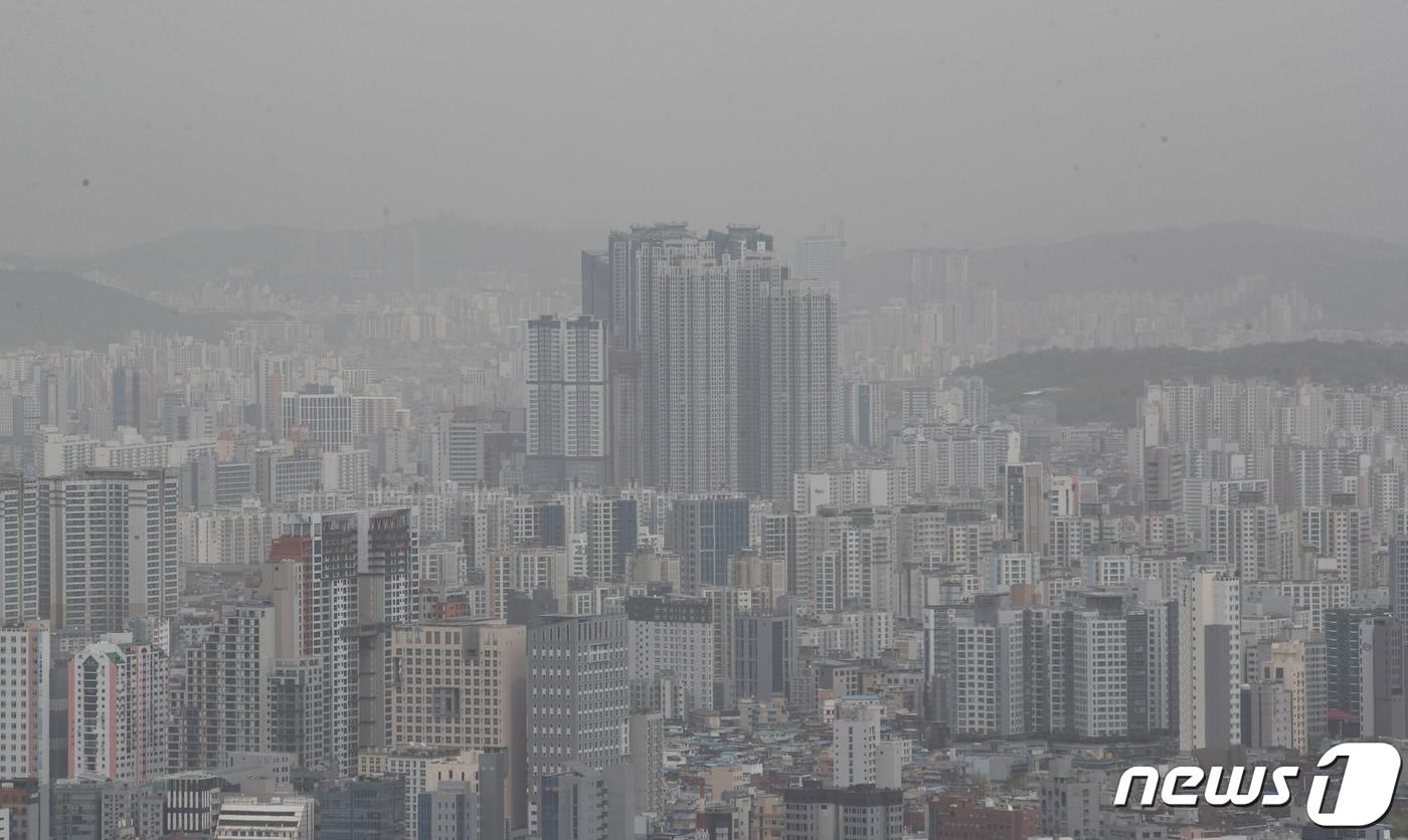  서울 용산구 남산에서 바라본 아파트 단지의 모습. 2023.4.13/뉴스1 ⓒ News1 이재명 기자