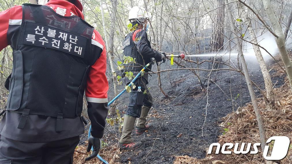 2일 오전 9시50분께 충남 천안시 동남구 북면 명덕리에서 발생한 산불이 1시 반 만에 진화됐다. &#40;산림청 제공&#41; /뉴스1