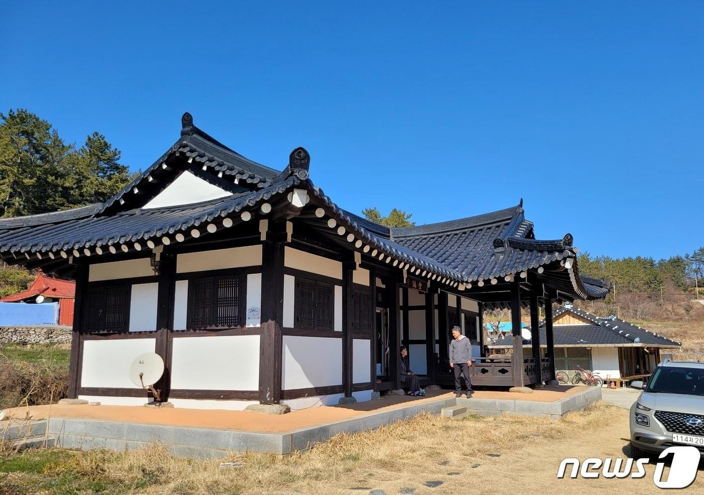 전남 완도군에서는 고금면 일원에 조성된 &#39;귀농·귀어인의 집&#39; 한옥형 1개소, 이동형 주택 2개소 입주자를 모집한다. &#40;완도군 제공&#41;/뉴스1