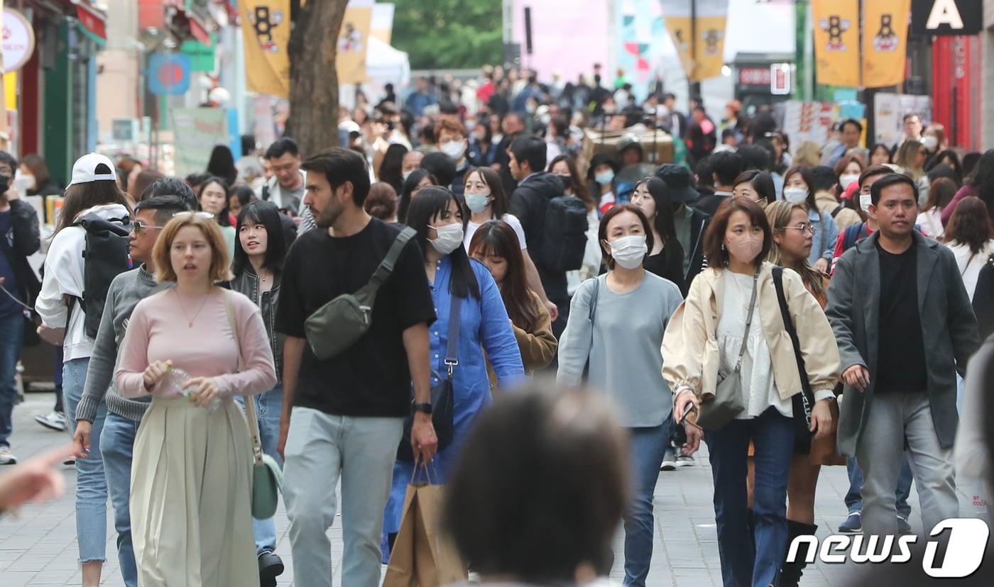 사진은 지난달 28일 명동거리 모습. 2023.4.28/뉴스1 ⓒ News1  