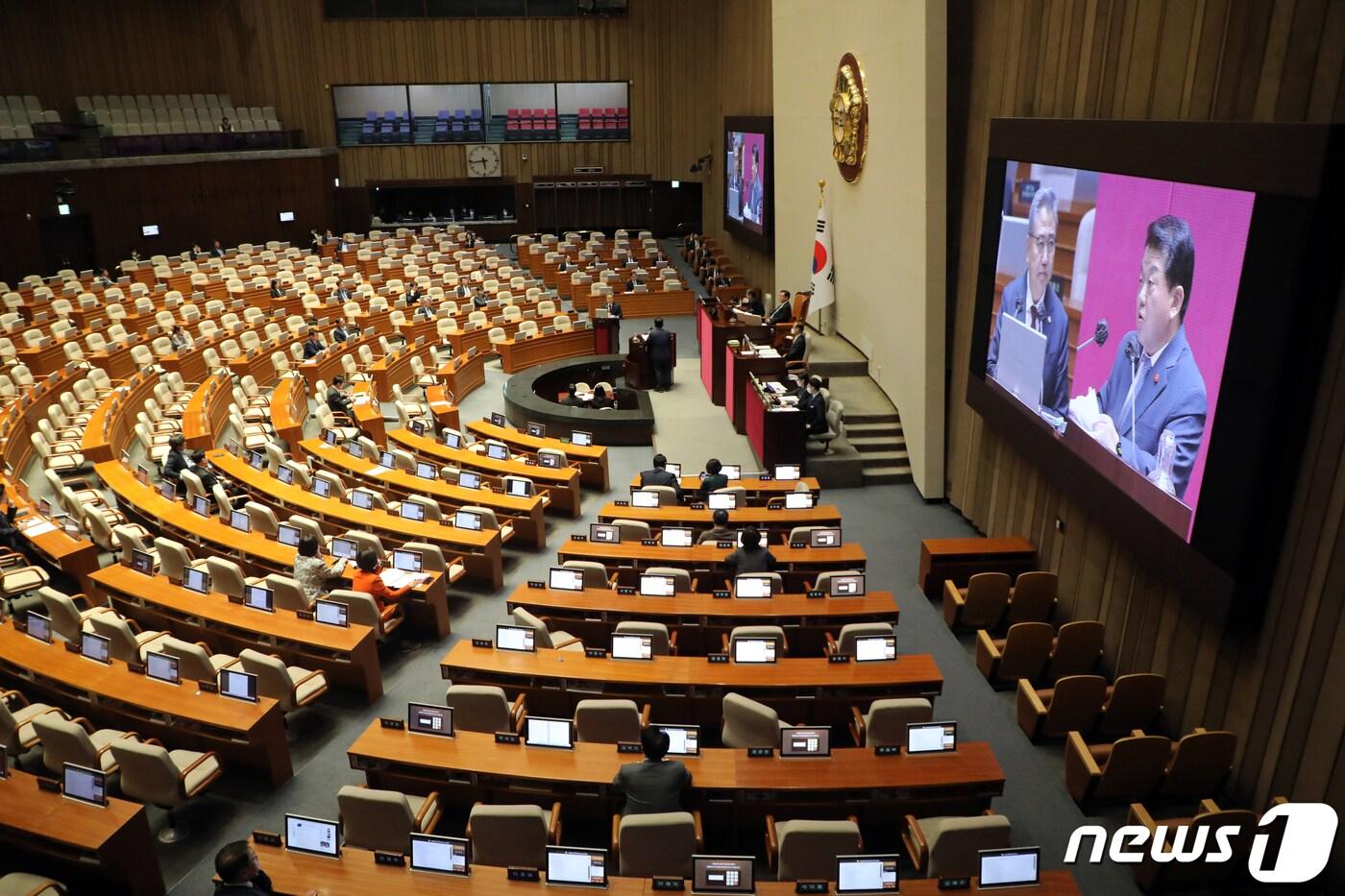 박진 외교부 장관이 3일 서울 여의도 국회에서 열린 제405회 국회&#40;임시회&#41; 제1차 본회의 정치·외교·통일·안보 분야 대정부질문에서 김병주 더불어민주당 의원의 질문에 답하고 있다. 2023.4.3/뉴스1 ⓒ News1 황기선 기자