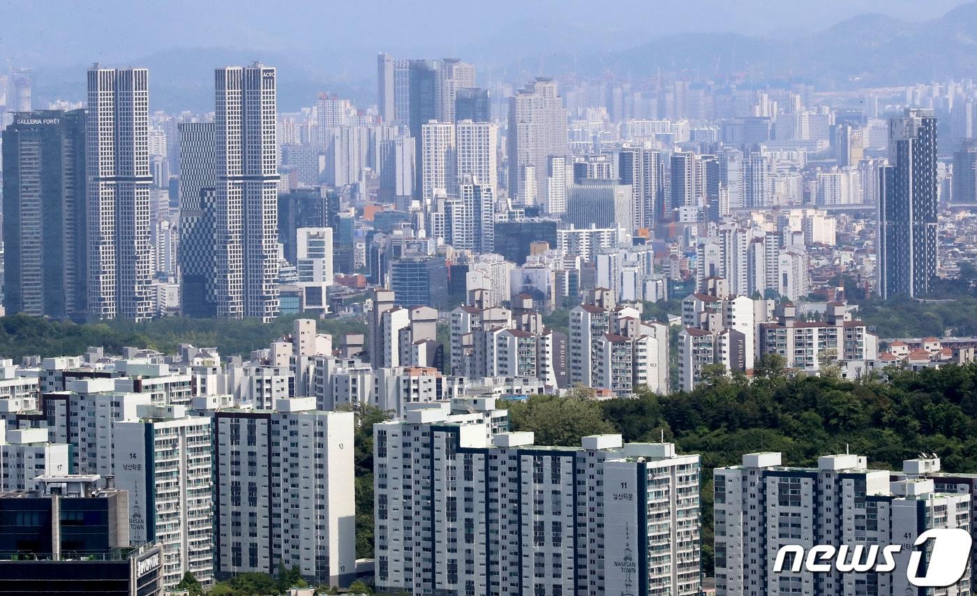 서울 중구 남산 전망대에서 아파트 단지가 보이고 있다. &#40;자료사진&#41; 2023.5.14/뉴스1 ⓒ News1 장수영 기자