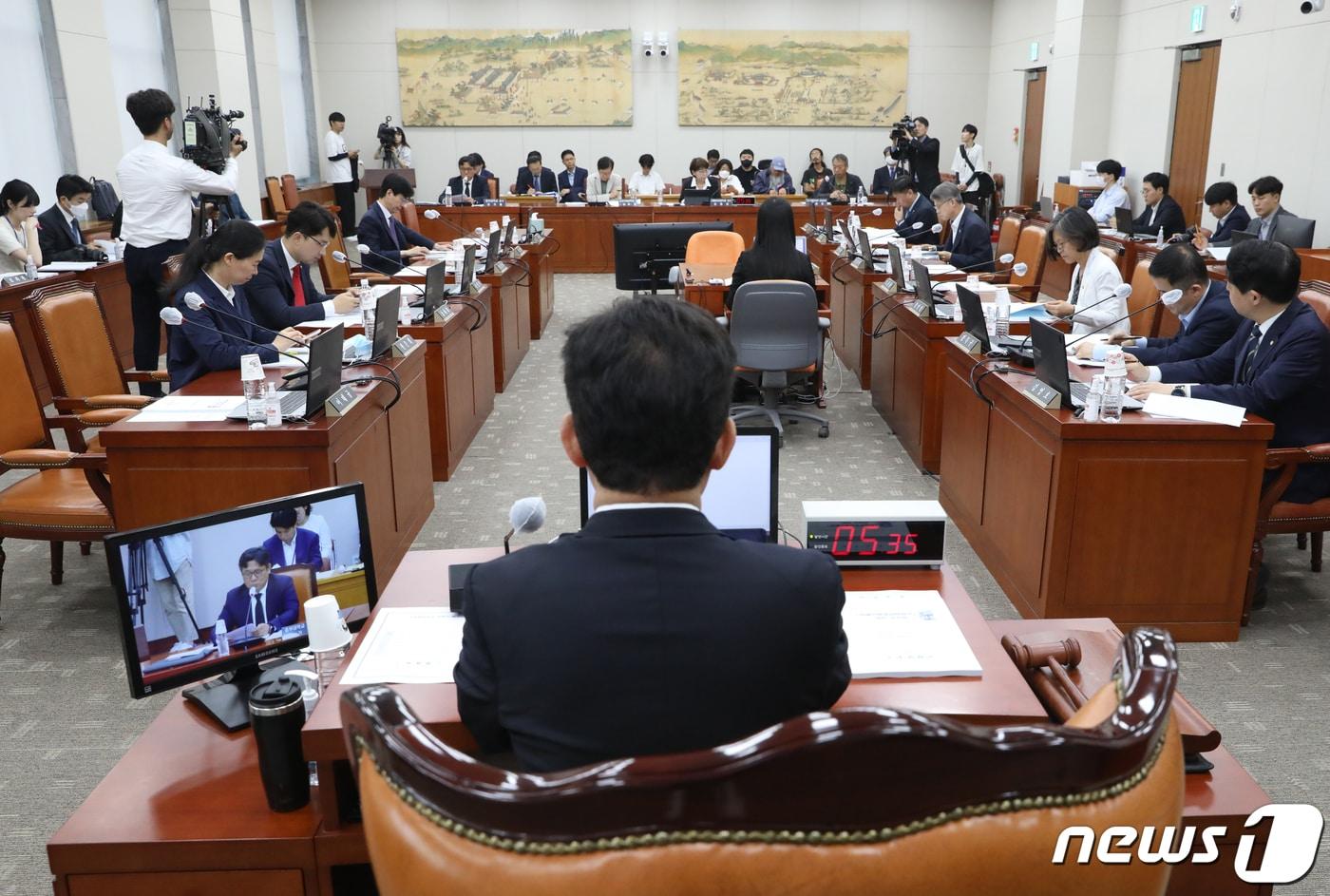 17일 서울 여의도 국회에서 열린 교육위원회 전체회의에서 장애인 평생교육 입법 공청회가 진행되고 있다. 2023.5.17/뉴스1 ⓒ News1 송원영 기자