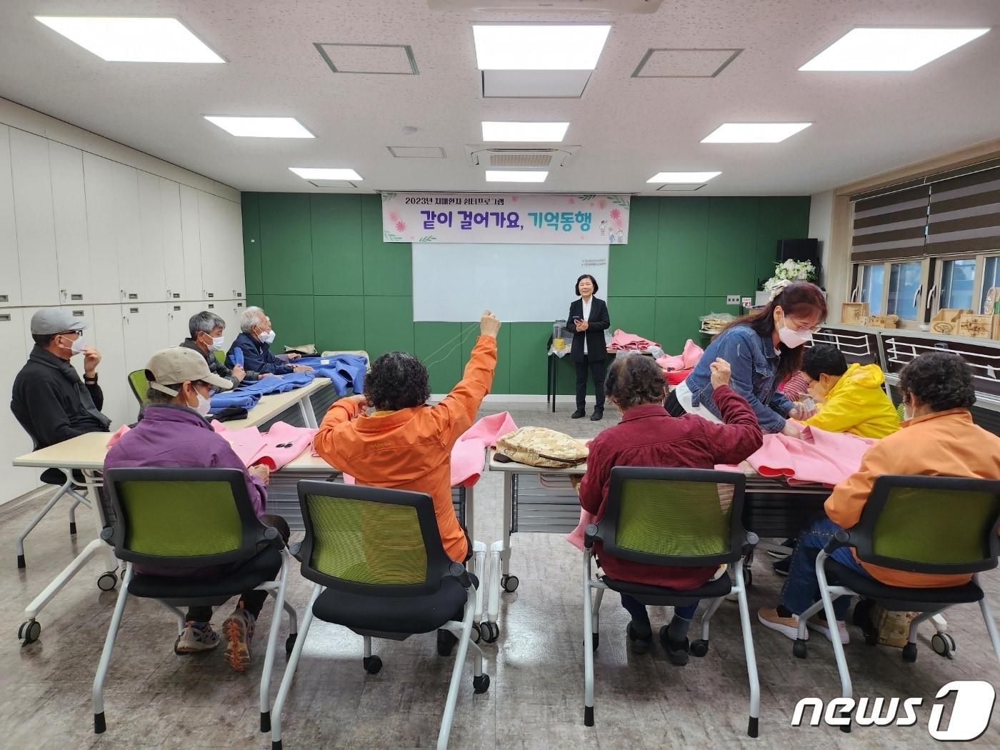 단양군 치매안심센터가 경증 치매 어르신을 대상으로 쉼터프로그램을 운영한다. 