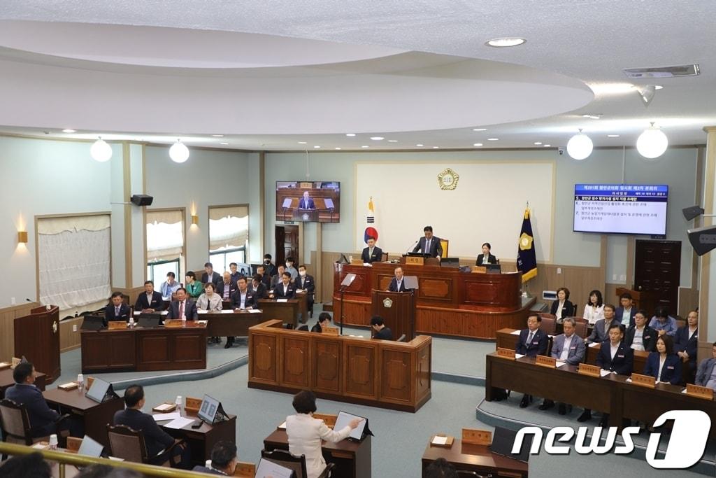  함안군의회가 23일 제291회 임시회를 폐회하고 있다.&#40;함안군 제공&#41;