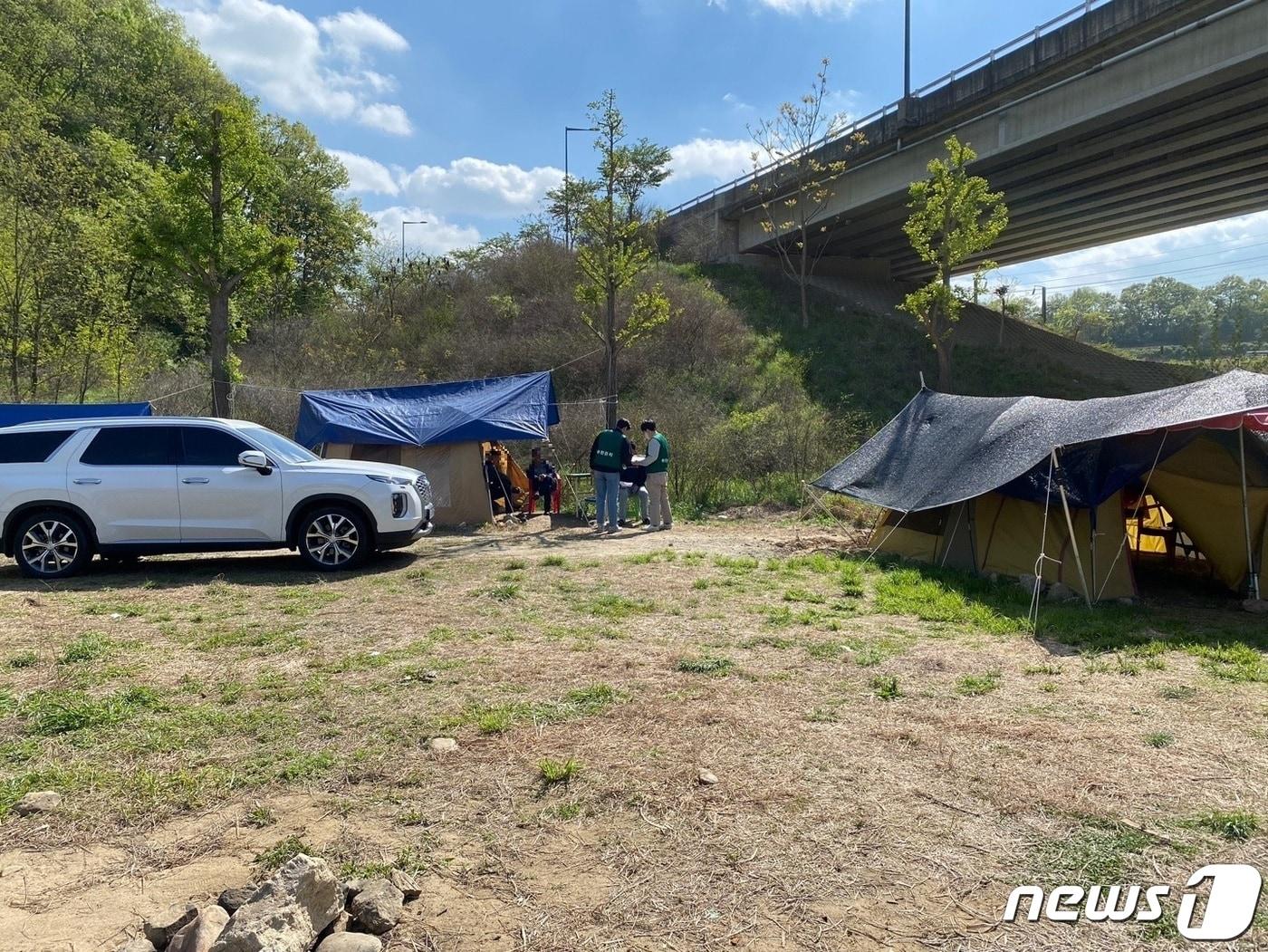 하천 불법 야영 행위 ⓒ News1 김경훈 기자