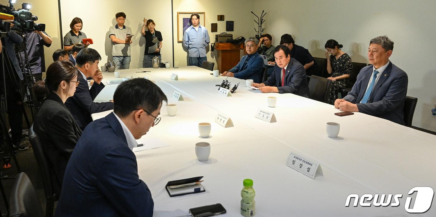 이광래 인천광역시 의사회장이 15일 오후 서울 중구 달개비에서 열린 11차 의료현안협의체에 참석해 모두 발언하고 있다. 2023.6.15/뉴스1 ⓒ News1 안은나 기자