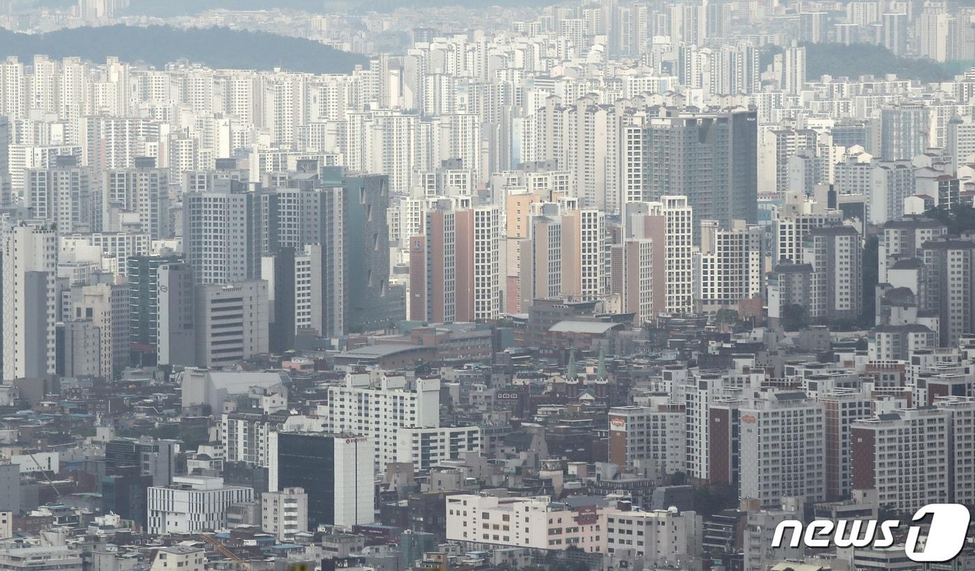 서울 남산타워에서 바라본 아파트 단지. 2023.6.15/뉴스1 ⓒ News1 김민지 기자