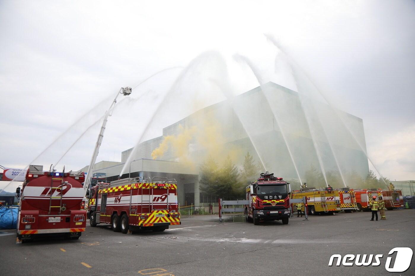 한국타이어앤테크놀로지 금산공장에서 2023년 재난대비 안전충남훈련 및 긴급구조종합훈련이 진행되고 있다.&#40;금산군 제공&#41;/뉴스1