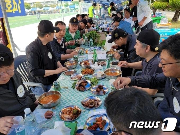 다회용기를 사용한 행사장 &#40;김해시 제공&#41;